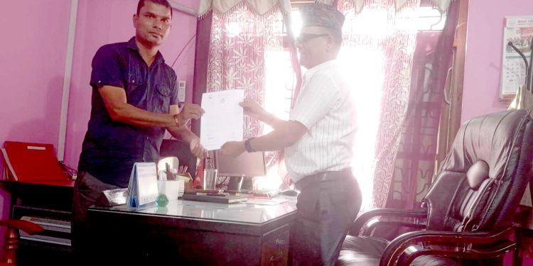 विद्युत चोर्ने दलका नेताहरुले दिए कर्मचारीलाई हात भाँचिदिने धम्की