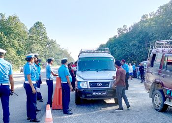 सवारी चालकको स्वास्थ्य परीक्षण सडकमै