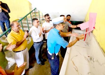 रोट्रयाक्ट क्लबद्वारा विद्यालयमा जडान गरिएकाे धारा उद्घाटन