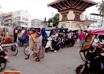 साँघुरा सडकसँगै बढ्दो सहरीकरण एवं सवारी चापले गर्दा पर्सामा ट्राफिक व्यवस्थापन अस्तव्यस्त