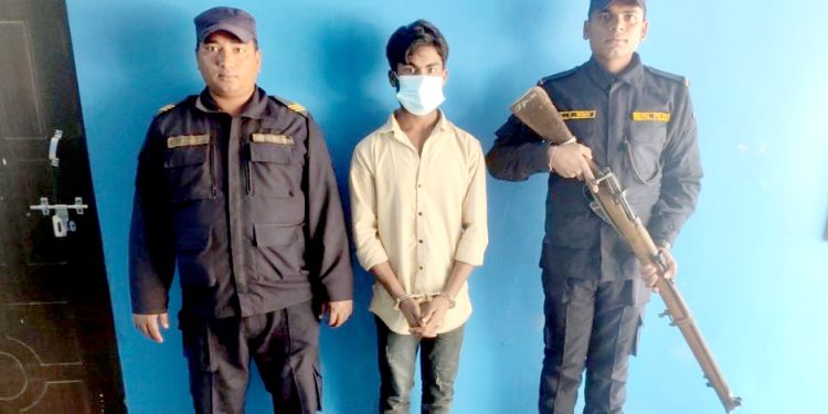 जबरजस्ती करणी मुद्दाका फरार प्रतिवादी पक्राउ