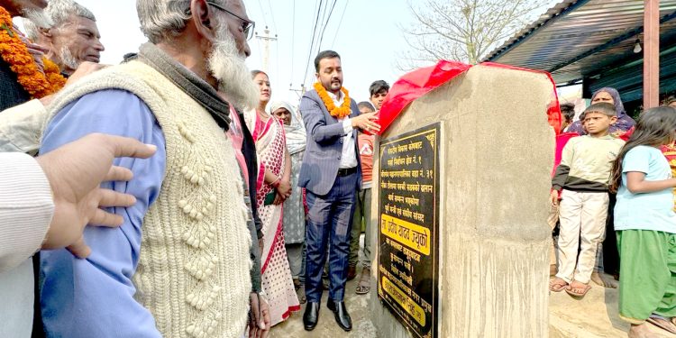 नौका टोलामा नवनिर्मित ढलान सडकको सांसद यादबले गरे उद्घाटन