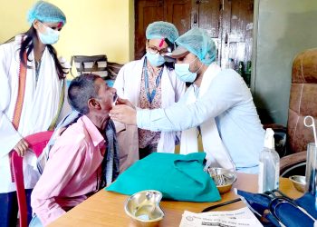दलित बस्तीमा निःशुल्क दन्त शिविर