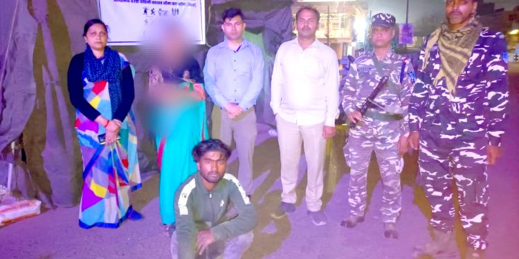 प्रेमकाे जालमा फसाएर १५ वर्षीया किशोरीलाई भारत लग्दै गरेकाे मियाँ भारतीय प्रहरीको फन्दामा
