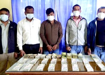 २१ लाख अवैध रुपैयाँ सहित हुण्डी कारोबारमा सलंग्न ५ जना बारा प्रहरीको नियन्त्रणमा