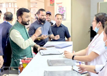 स्वास्थ्य मन्त्री यादवद्वारा कान्ति बाल अस्पतालमा छड्के अनुगमन