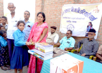 विद्यालयलाई पंखा तथा शैक्षिक समाग्री सहयोग