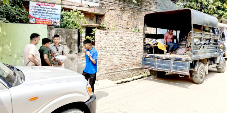 मोटरसाइकल पार्ट्सको गोदाममा छापामारी, भन्सार छलिकाे विभिन्न किसिमका पार्टपुर्जाहरु बरामद