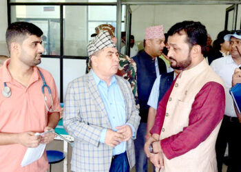 स्वास्थ्य मन्त्रीद्वारा चितवनका सरकारी अस्पतालको अनुगमन, बजेटको व्यवस्थापन गर्ने प्रतिबद्धता