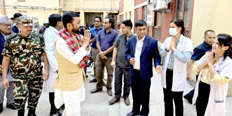 स्वास्थ्य मन्त्री प्रदिप यादवद्वारा थप दुई स्वास्थ्य संस्थाकाे अनुगमन