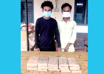 १० किलो चरेश सहित २ जना भारतीय नागरिक पक्राउ