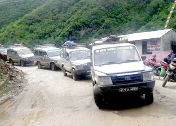 हेटौंडा-काठमाडौं सम्पर्क टुट्यो, आधा दर्जन सडक अवरुद्ध