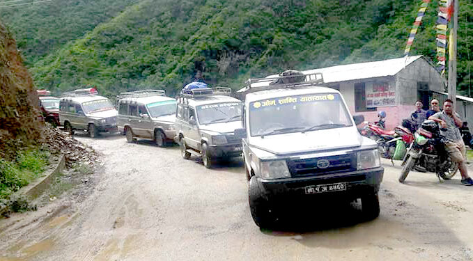 हेटौंडा-काठमाडौं सम्पर्क टुट्यो, आधा दर्जन सडक अवरुद्ध