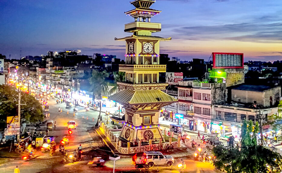 दसैँमा वीरगंज बजार सुनसान, रक्सौलमा गुल्जार ! सडक फुटपाथमा भीडभाड, सपिङ सेन्टर सुनसान