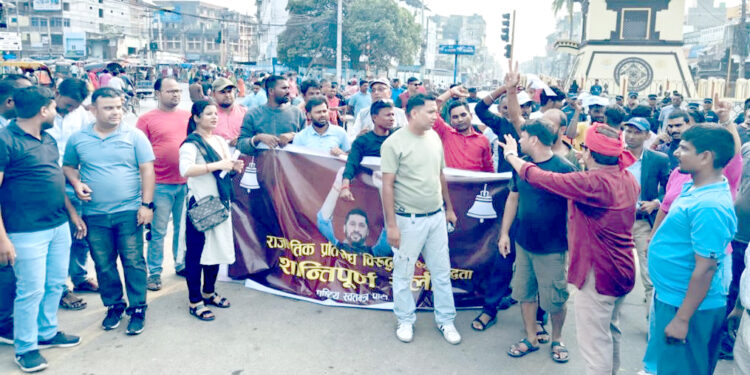 रवि लामिछाने पक्राउको विरोधमा वीरगंजमा प्रदर्शन, निकालियाे शव यात्रा