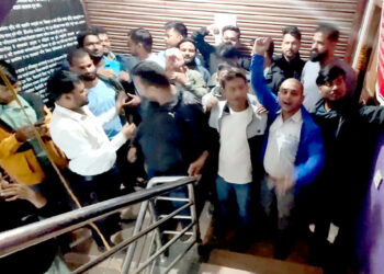 कर्मचारीलाई पेल्न खोजेपछि ‘नेरुडे-मिर्मिरे’ लघुवित्त वित्तीय सँस्थामा अनिश्चितकालीन तालाबन्दी