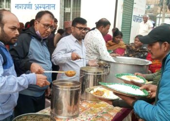 वीरगंज समाज सेवा द्वारा नारायणी अस्पतालमा निःशूल्क भोजन