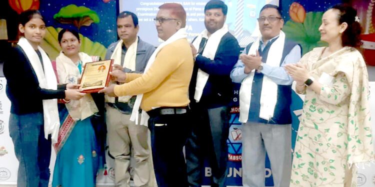 एसईई नतिजाको पुनर्याेग गर्दा रिया साहले गरिन् पर्सा जिल्ला टप