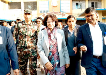 नारायणी अस्पतालमा मन्त्री शर्माको आकस्मिक अनुगमन, जीर्ण संरचना र सेवा गुणस्तरप्रति चिन्ता
