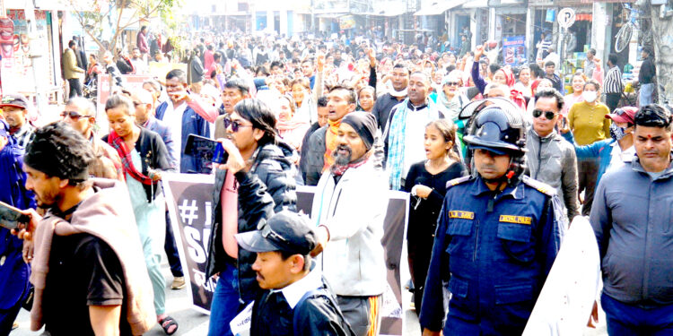 त्रिशला रेस्टुराँमा कार्यरत युवती मृत फेला परेको घटनालाई निष्पक्ष छानबिन गर्न माग गर्दै प्रदर्शन