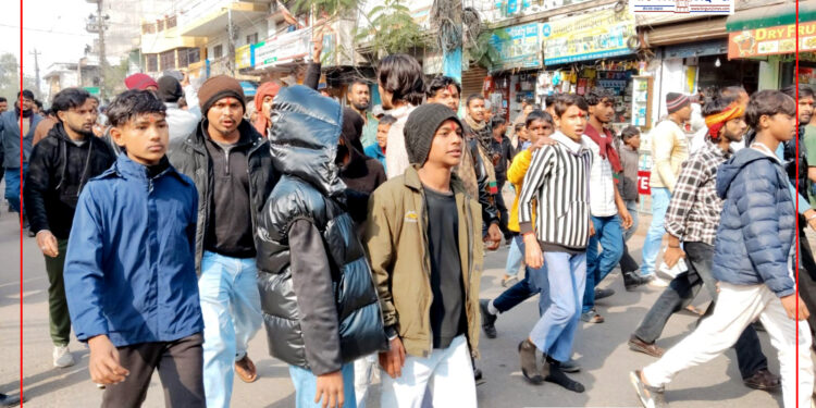 हिन्दु धर्ममाथि आपत्तिजनक टिप्पणीको विरोधमा वीरगंजमा हिन्दुवादीहरुको विशाल जुलुस प्रदर्शन