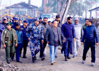 रेल्वेको जग्गामा सरसफाई
