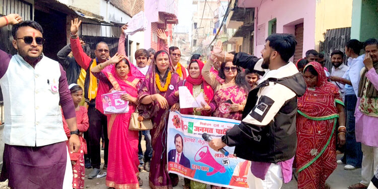 मुर्ली टोलमा ओमप्रकाश सरार्फको घरदैलोः खानेपानी, ढल र सडक सुधार पहिलो प्राथमिकतामा
