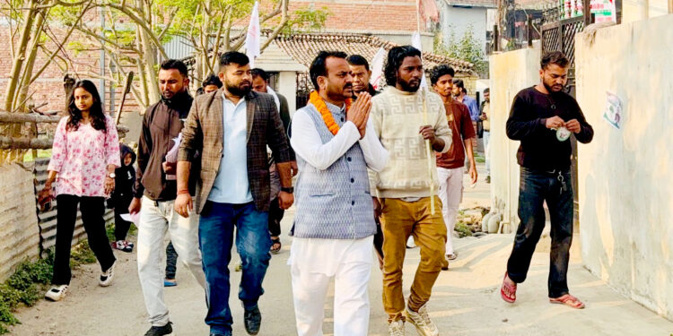 पर्सा-१ मा घरदैलो अभियान तीव्र, रामकिशोर सिंहप्रति स्थानीयको बढ्दो समर्थन