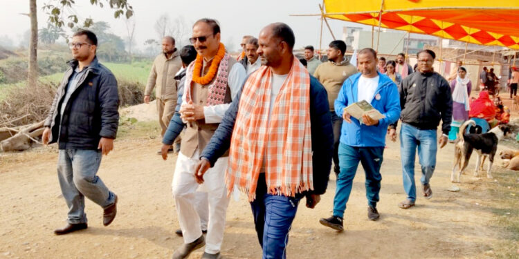 डौकैला-बहुवरीमा अशोक टेमानीको घरदैलो, खानेपानीदेखि कृषि सुधारसम्म प्राथमिकता