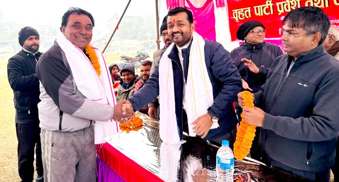 पूर्व वडाध्यक्ष शेख अब्बास एमालेमा प्रवेश