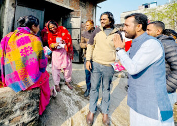 खानेपानी समाधानको अनुभव सुनाउँदै मतदातासँग प्रदीप यादवको संवाद