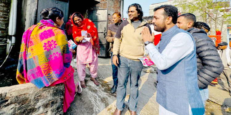खानेपानी समाधानको अनुभव सुनाउँदै मतदातासँग प्रदीप यादवको संवाद
