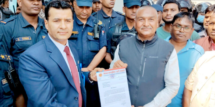 एमाले अध्यक्ष ओलीको रिहाइ माग गर्दै पर्साका प्रजिअलाई ज्ञापनपत्र बुझाइयो