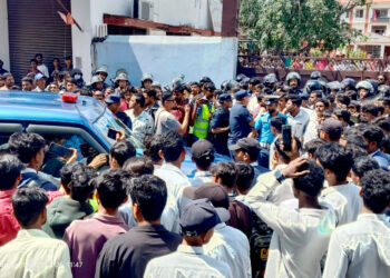 हरिखेतान क्याम्पस विवाद : वीरगंज तनावग्रस्त, आन्दोलित विद्यार्थी र प्रहरीबीच घम्साघम्सी