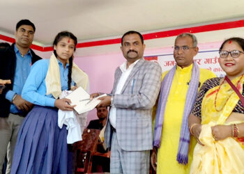 एसईई तयारीमा जुटेका विद्यार्थीलाई जगरनाथपुर गाउँपालिकाद्वारा शैक्षिक सामाग्री सहयोग