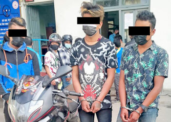 मोटरसाइकल चोरीको आरोपमा तीनजना पक्राउ