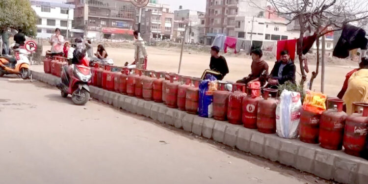 ग्यासको कृत्तिम अभाव सृजना नगर्न व्यवसायीहरुलाई निर्देशन