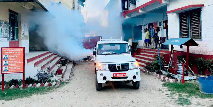 वीरगंजमा लामखुट्टे नियन्त्रण अभियान तीव्र, फगिङसहित विषादी छर्ने कार्य सुरु