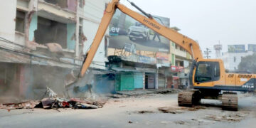 सडक विस्तारले विद्युत अवरुद्ध, जनजीवन प्रभावित