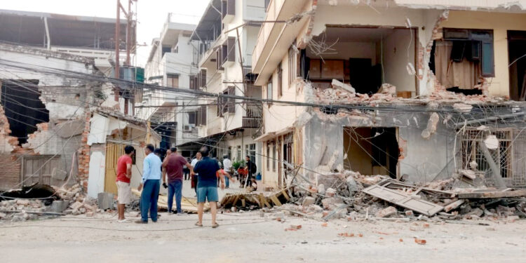 वीरगंजमा सडक विस्तारले गति लियोः विकासको सुरुवातसँगै सयौँ परिवार विस्थापित