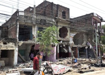 १३ वर्षपछि वीरगंजको मुख्य सडक विस्तार सुरु, अतिक्रमण हटाउन एकाविहानैदेखि अभियान तीव्र