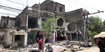 १३ वर्षपछि वीरगंजको मुख्य सडक विस्तार सुरु, अतिक्रमण हटाउन एकाविहानैदेखि अभियान तीव्र