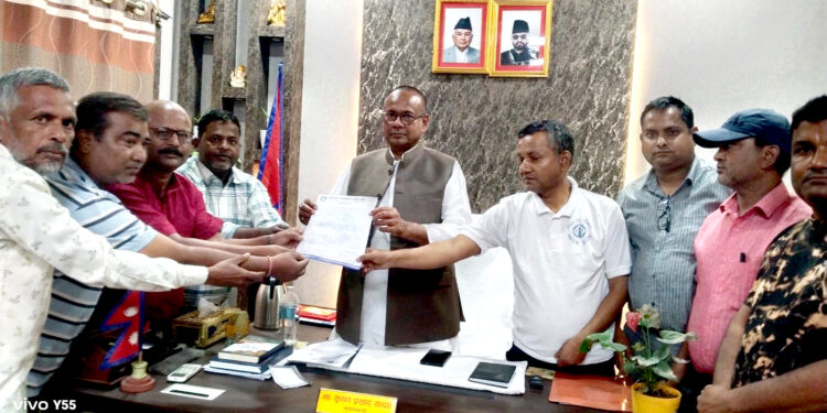 सरकारी विज्ञापन नीतिविरुद्ध महासंघको आपत्तिः मुख्यमन्त्रीलाई बुझाइयो ज्ञापनपत्र