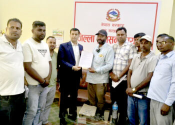 ८ वर्षदेखि अलपत्र सडकः हरपतगञ्जका स्थानीय आक्रोशित, प्रशासनमा ज्ञापन