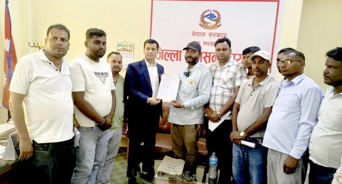 ८ वर्षदेखि अलपत्र सडकः हरपतगञ्जका स्थानीय आक्रोशित, प्रशासनमा ज्ञापन