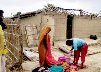 हावाहुरीले घर उडाउँदा पाँचजनाको परिवार खुला आकाशमुनि