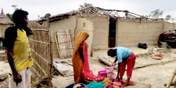 हावाहुरीले घर उडाउँदा पाँचजनाको परिवार खुला आकाशमुनि