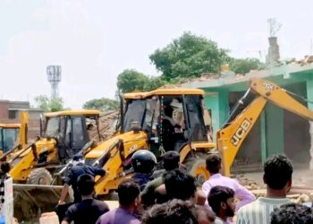 पारसनाथ मन्दिरको करिब ६ विघा जग्गा अतिक्रमणमुक्त, ३८० संरचना डोजरले हटाइयो