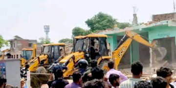 पारसनाथ मन्दिरको करिब ६ विघा जग्गा अतिक्रमणमुक्त, ३८० संरचना डोजरले हटाइयो