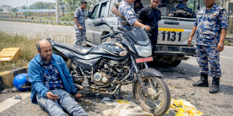 सशस्त्र प्रहरीको गाडीले ठक्कर दिदाँ एकजना घाइते